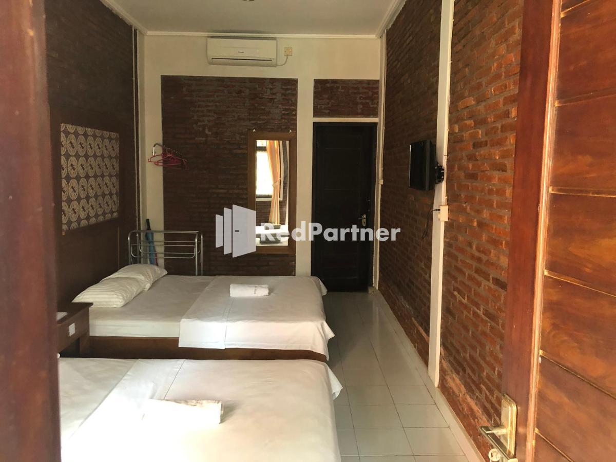 יוגיאקרטה Rifka Annisa Guesthouse Syariah Redpartner מראה חיצוני תמונה