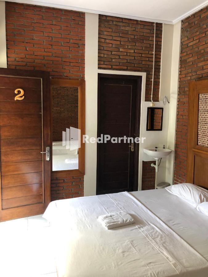 יוגיאקרטה Rifka Annisa Guesthouse Syariah Redpartner מראה חיצוני תמונה