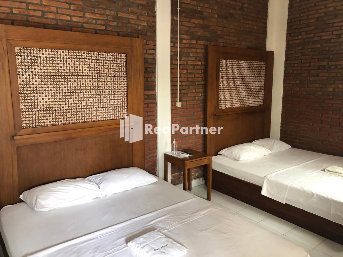 יוגיאקרטה Rifka Annisa Guesthouse Syariah Redpartner מראה חיצוני תמונה