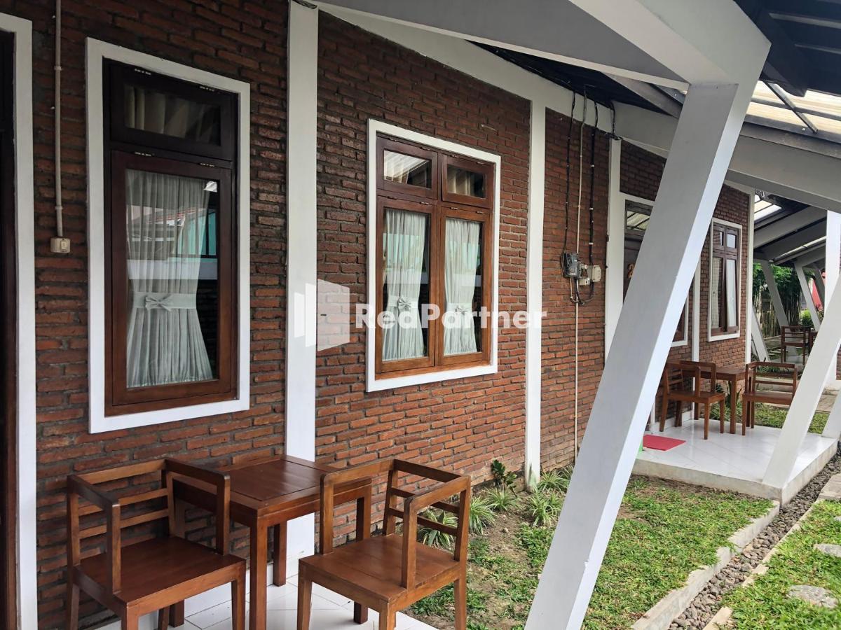 יוגיאקרטה Rifka Annisa Guesthouse Syariah Redpartner מראה חיצוני תמונה